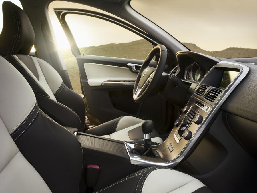  Volvo XC60 D4 2013 года  (фото 9 из 14)